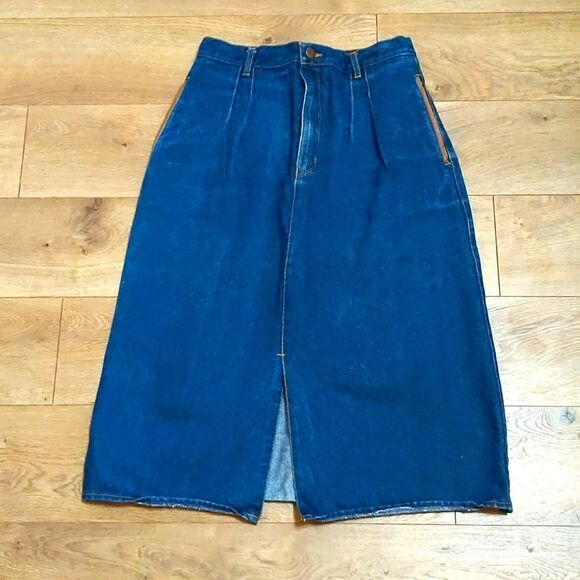 Murjani Dresses & Skirts - Vintage Gloria Vanderbilt for Murjani Denim Skirt